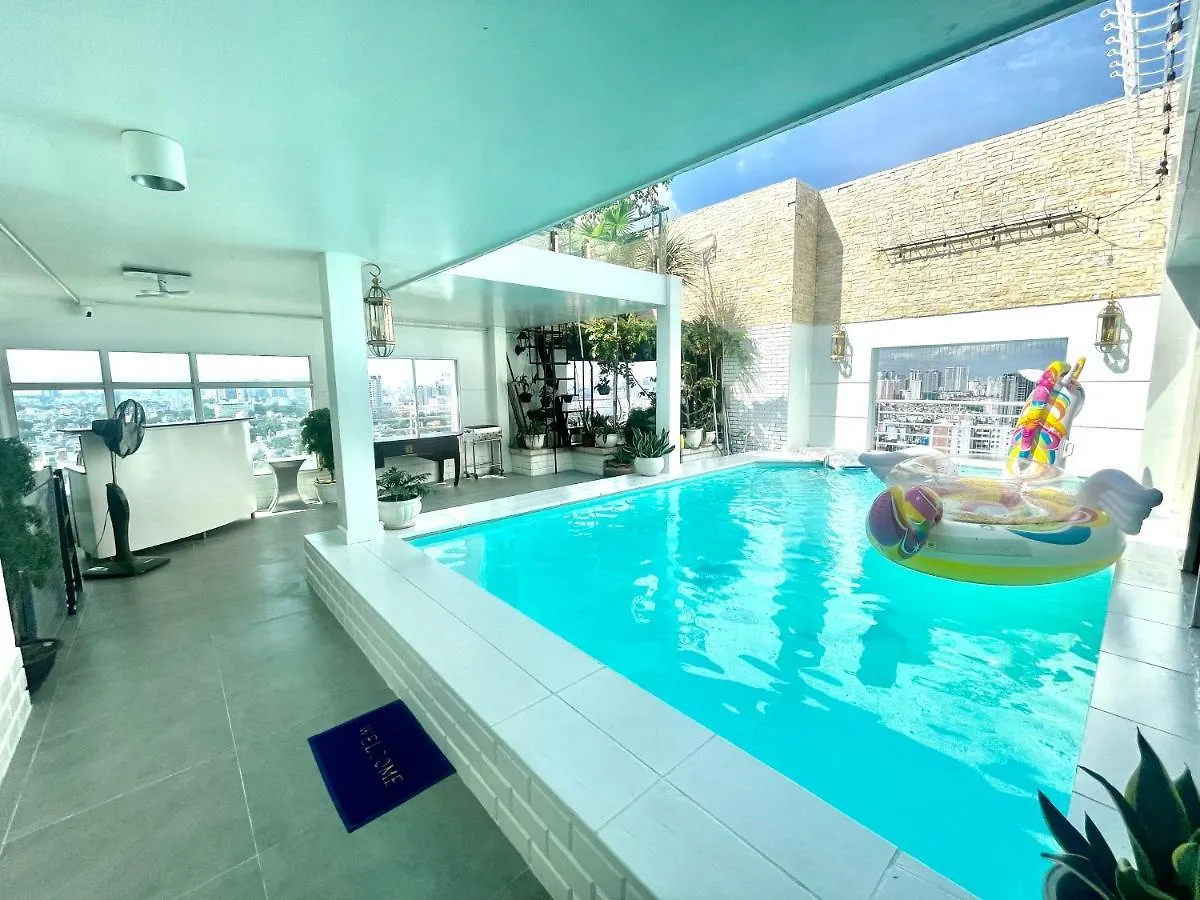 White Penthouse-Rooftop Pool Private -Central City Ho Chi Minh City