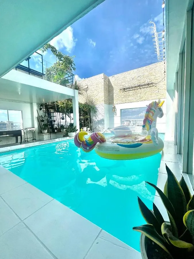 White Penthouse-Rooftop Pool Private -Central City Ho Chi Minh City Vietnam