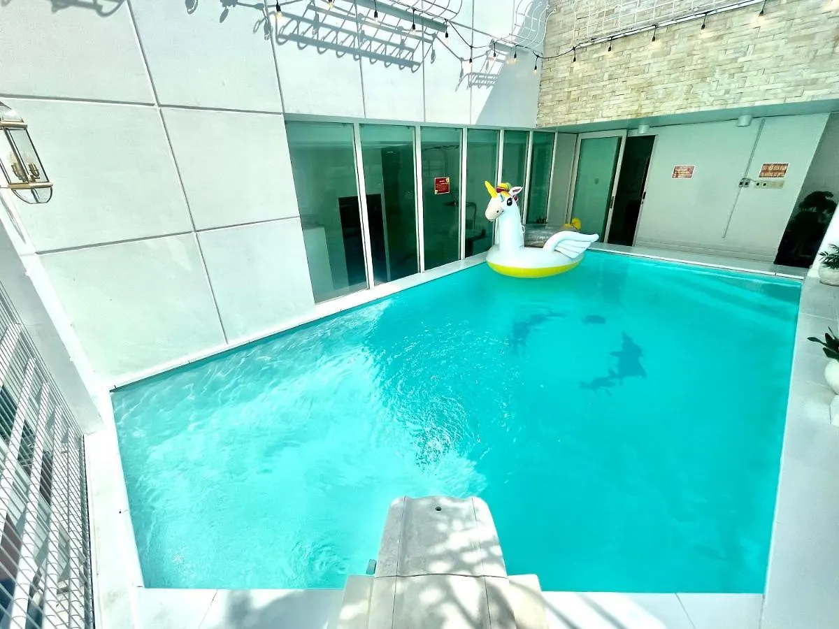 White Penthouse-Rooftop Pool Private -Central City Ho Chi Minh City Apartment