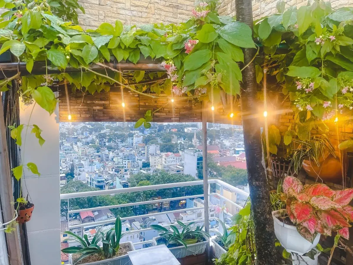 White Penthouse-Rooftop Pool Private -Central City Ho Chi Minh City