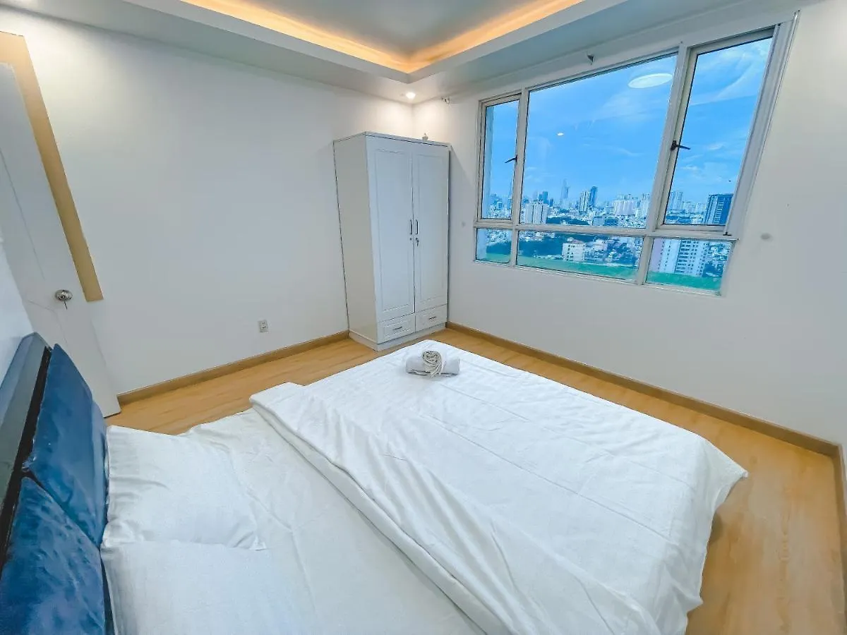 White Penthouse-Rooftop Pool Private -Central City Ho Chi Minh City Apartment