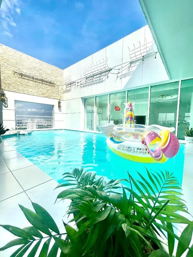 White Penthouse-Rooftop Pool Private -Central City Ho Chi Minh City