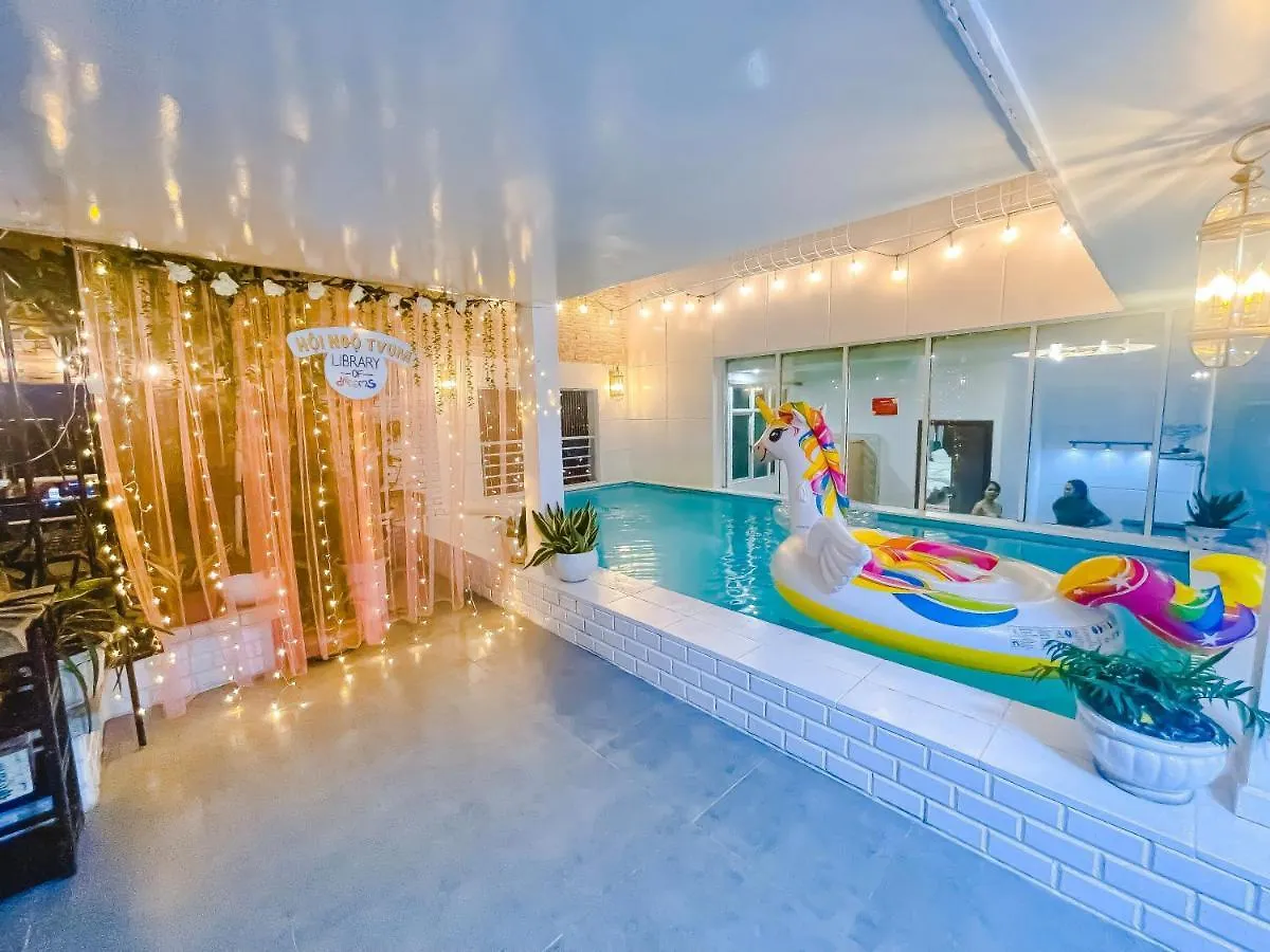 White Penthouse-Rooftop Pool Private -Central City Ho Chi Minh City Apartment