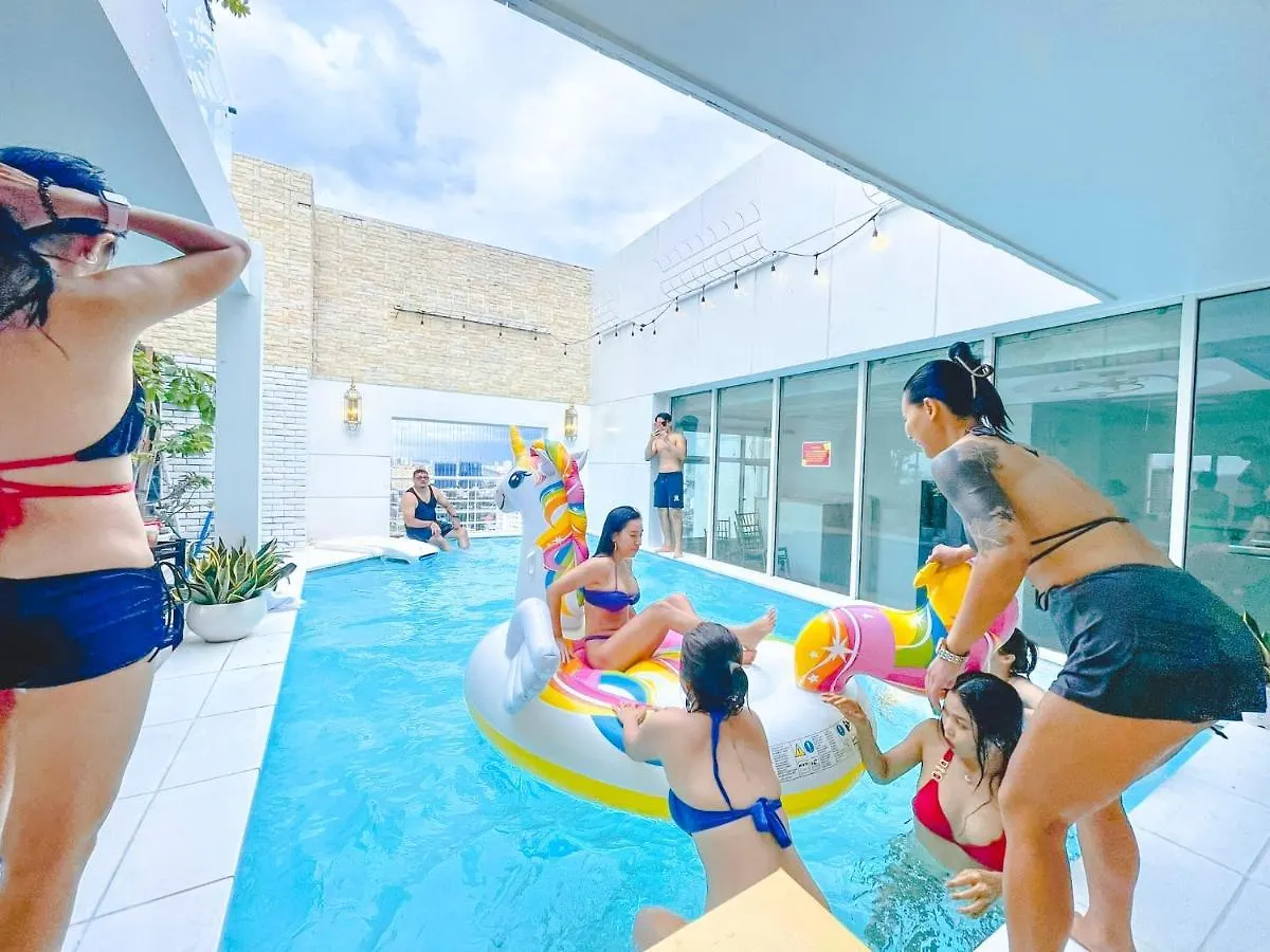 White Penthouse-Rooftop Pool Private -Central City Ho Chi Minh City 0*,