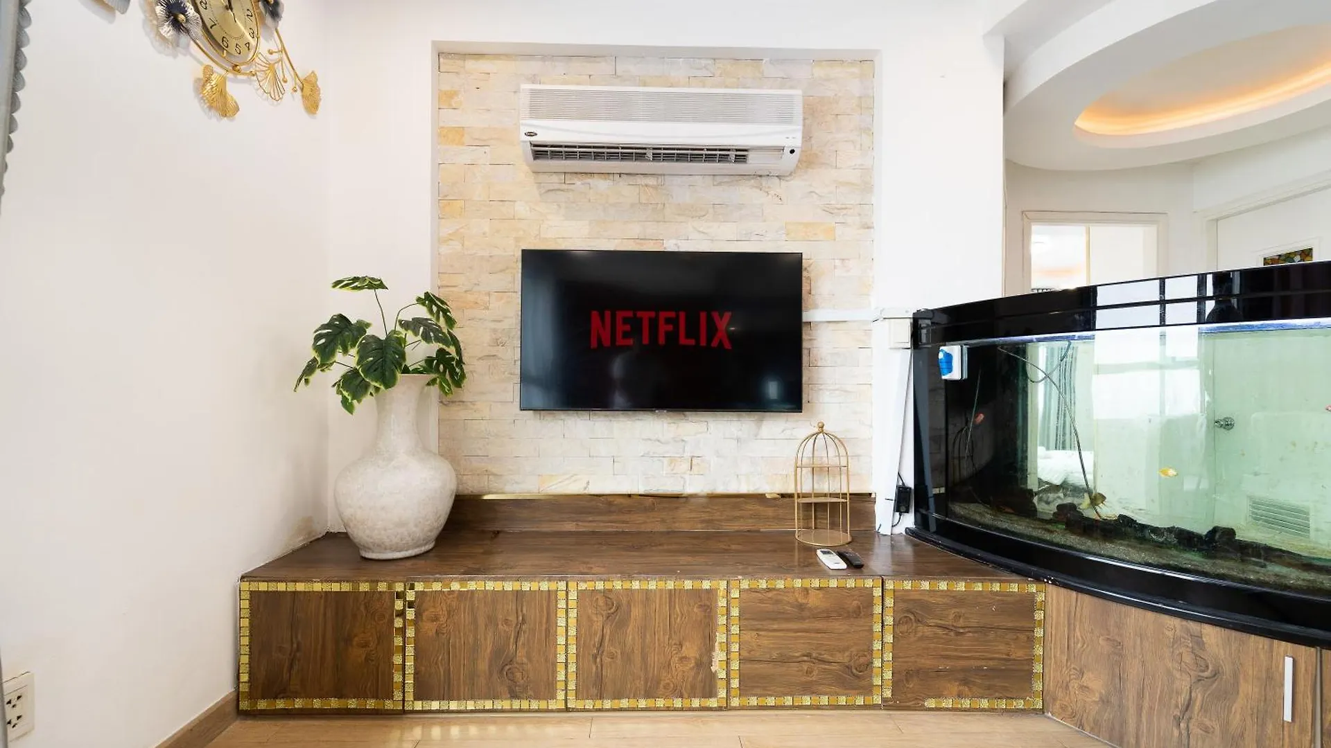 Apartment White Penthouse-Rooftop Pool Private -Central City Ho Chi Minh City