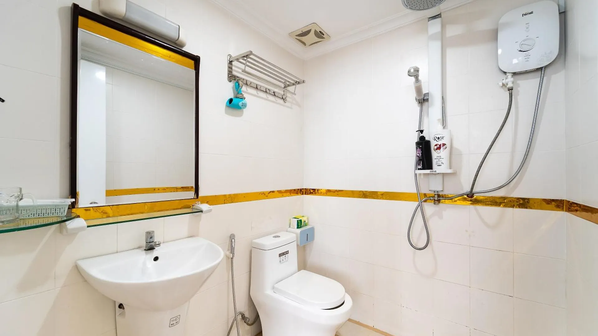 Apartment White Penthouse-Rooftop Pool Private -Central City Ho Chi Minh City Vietnam