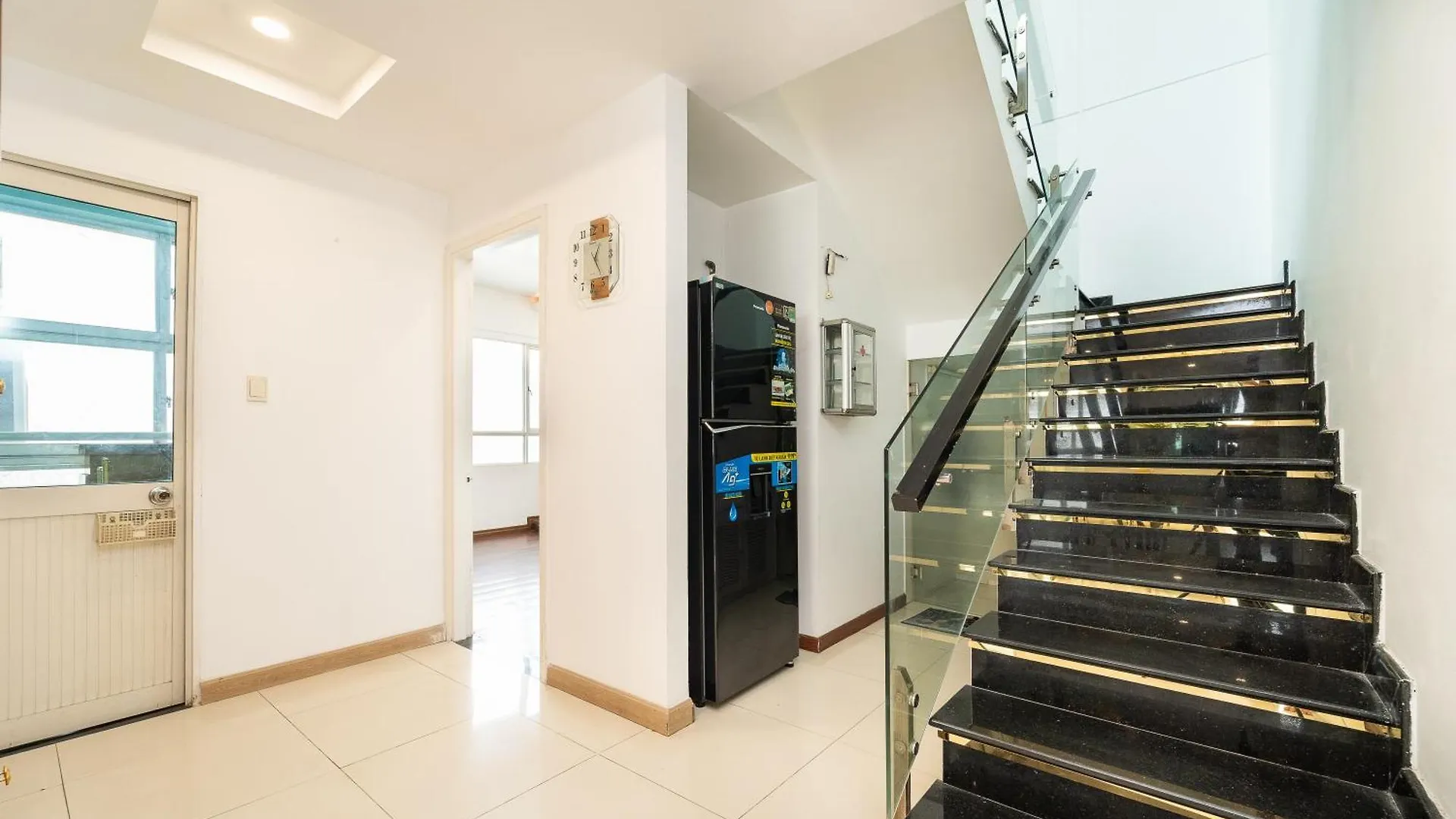 White Penthouse-Rooftop Pool Private -Central City Ho Chi Minh City Apartment