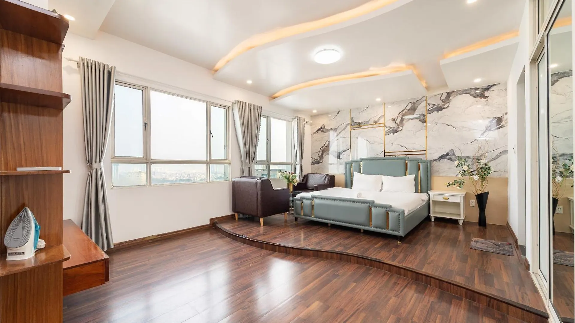 White Penthouse-Rooftop Pool Private -Central City Ho Chi Minh City Apartment