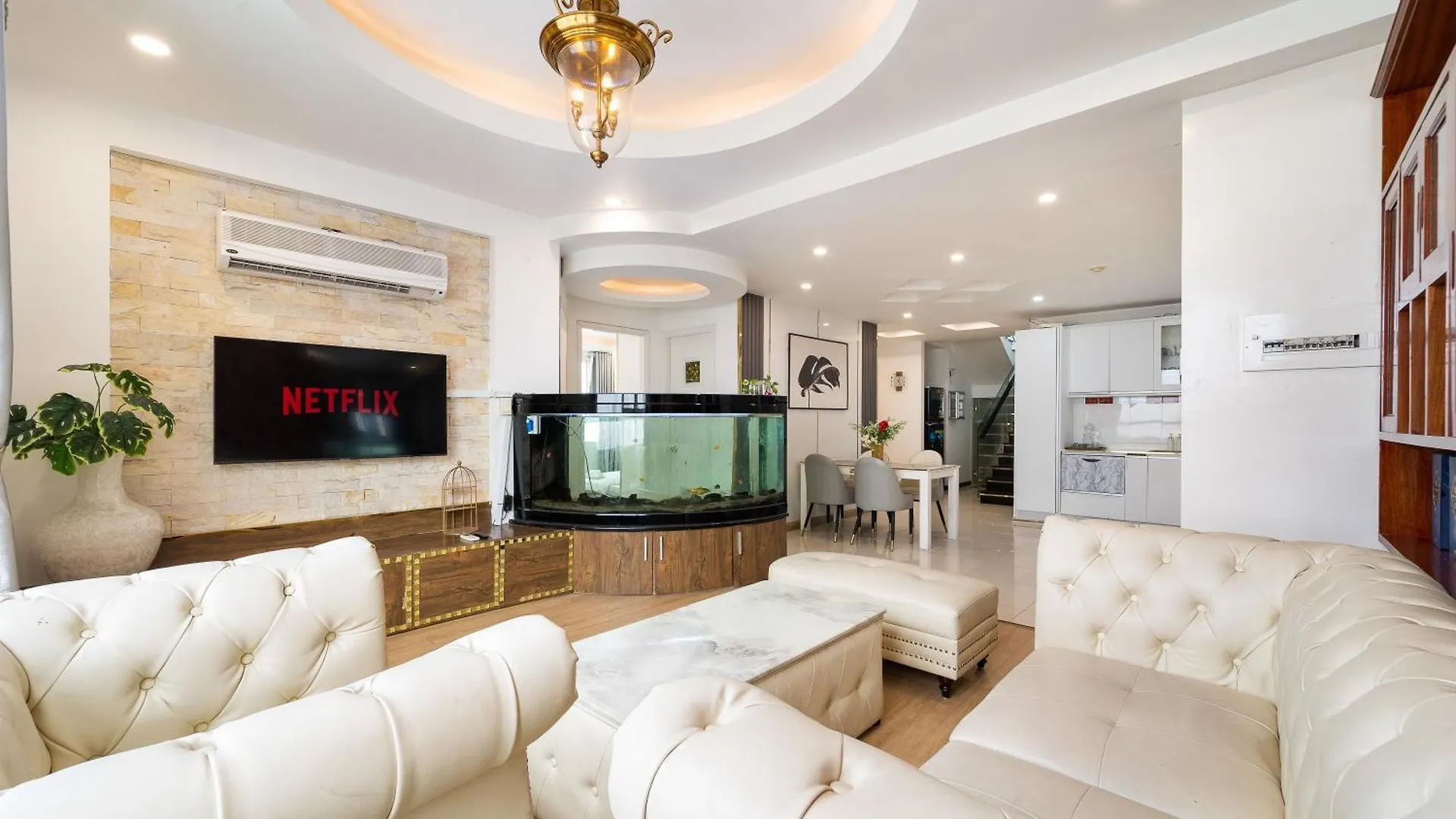 White Penthouse-Rooftop Pool Private -Central City Ho Chi Minh City 0*,  Vietnam