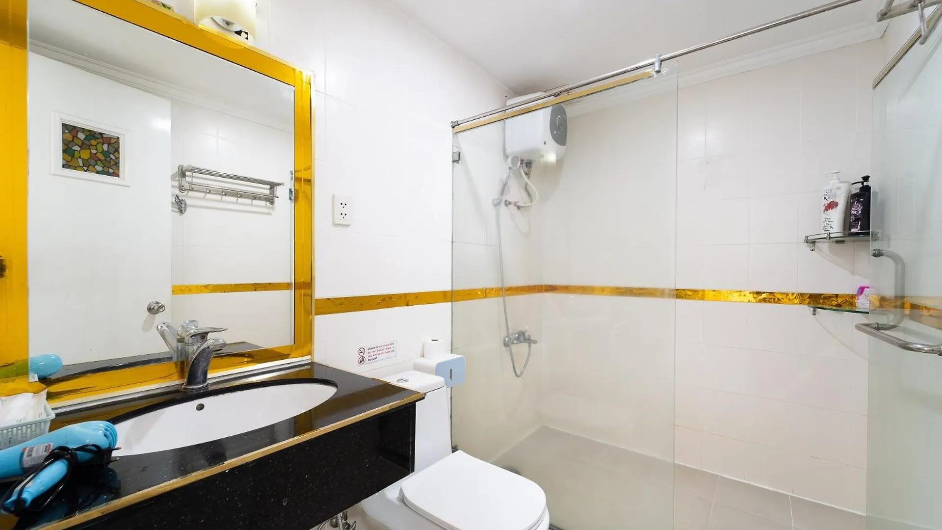 White Penthouse-Rooftop Pool Private -Central City Ho Chi Minh City Apartment