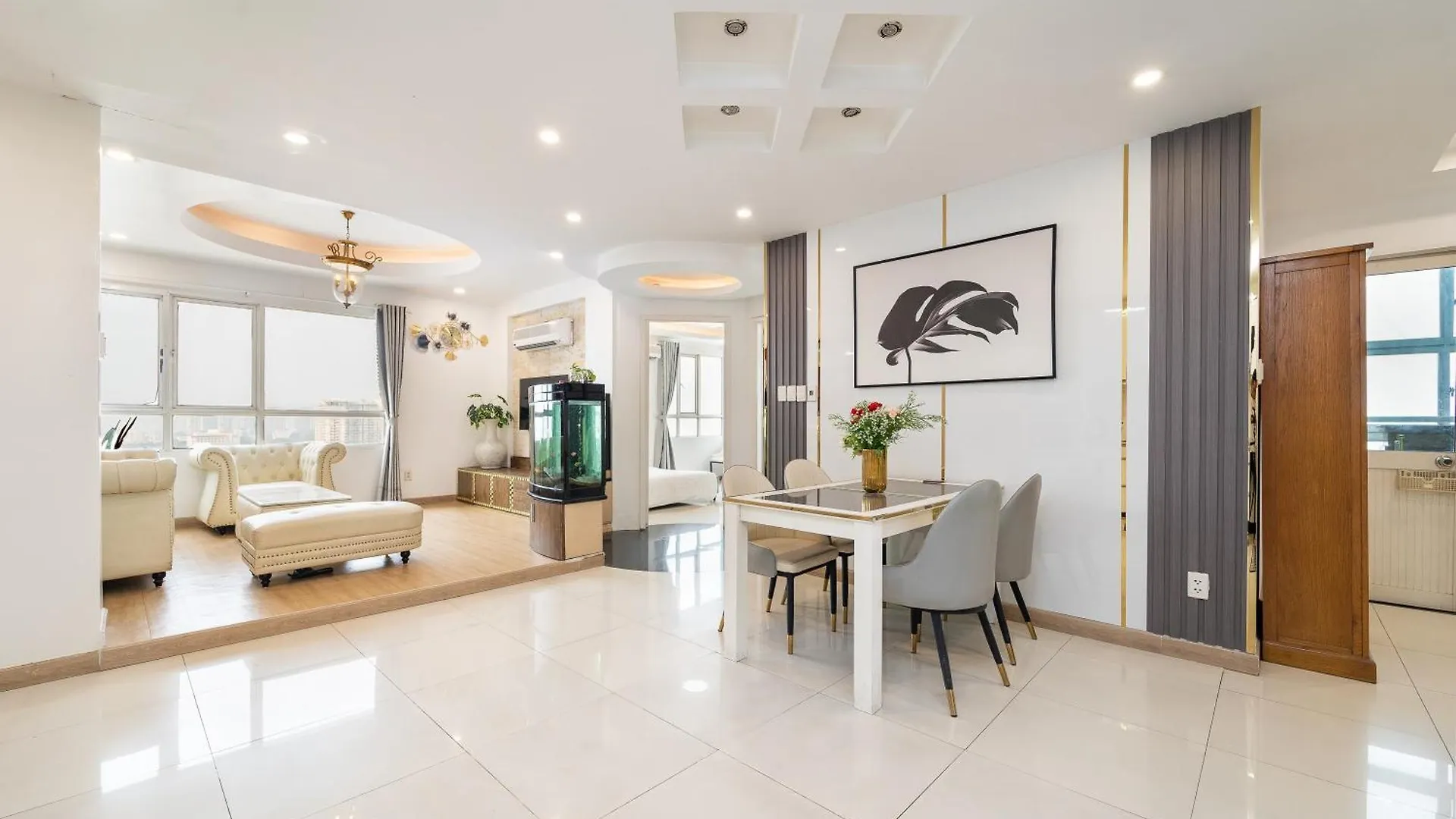 White Penthouse-Rooftop Pool Private -Central City Ho Chi Minh City Apartment