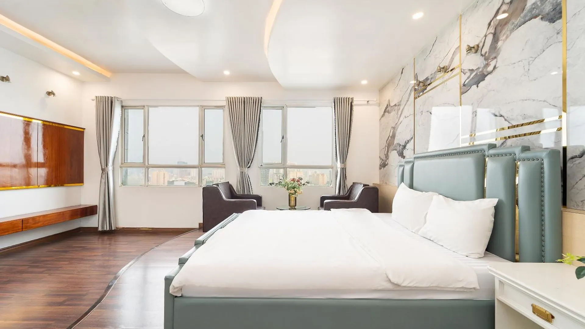 Apartment White Penthouse-Rooftop Pool Private -Central City Ho Chi Minh City Vietnam
