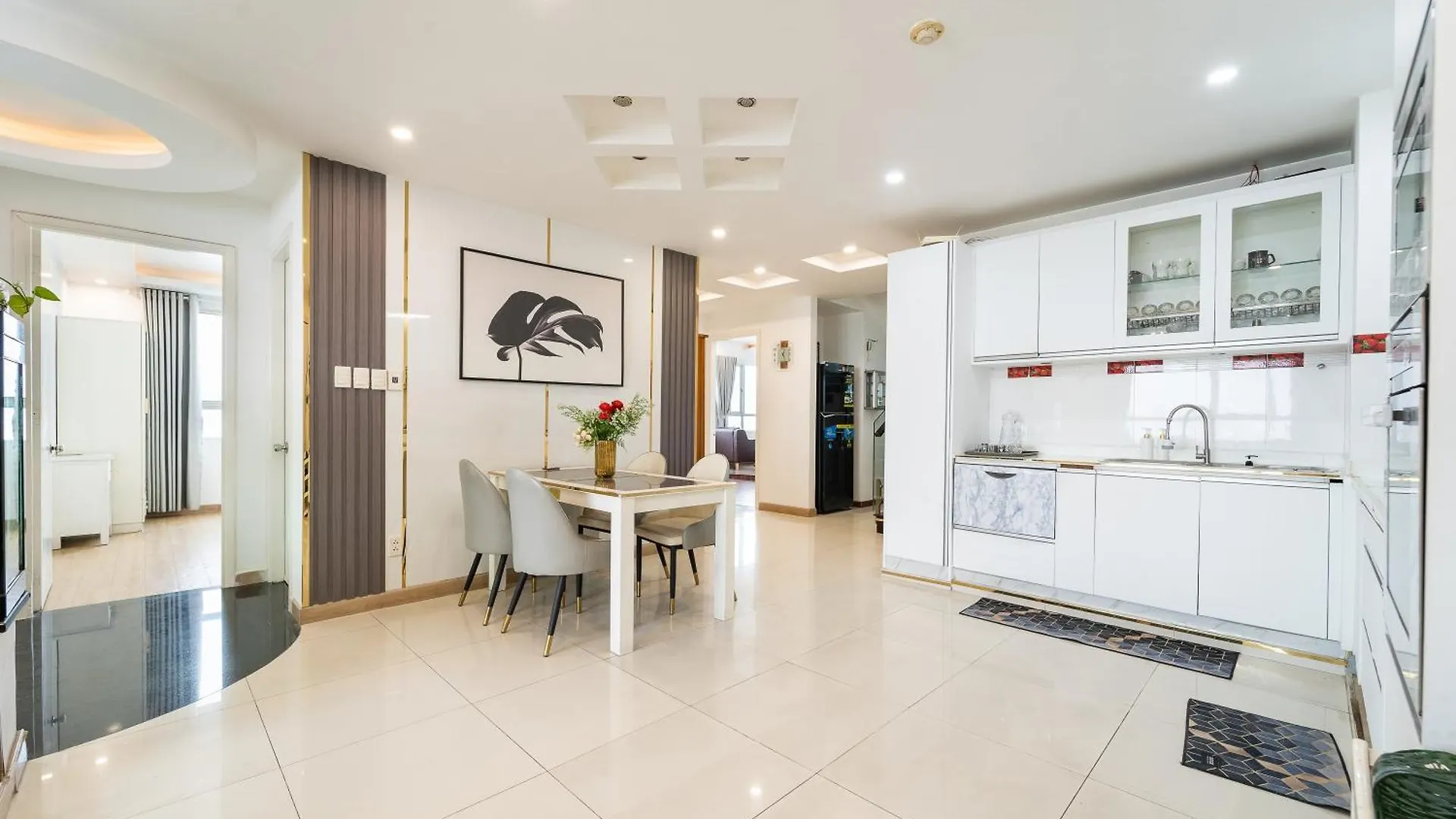 White Penthouse-Rooftop Pool Private -Central City Ho Chi Minh City 0*,  Vietnam