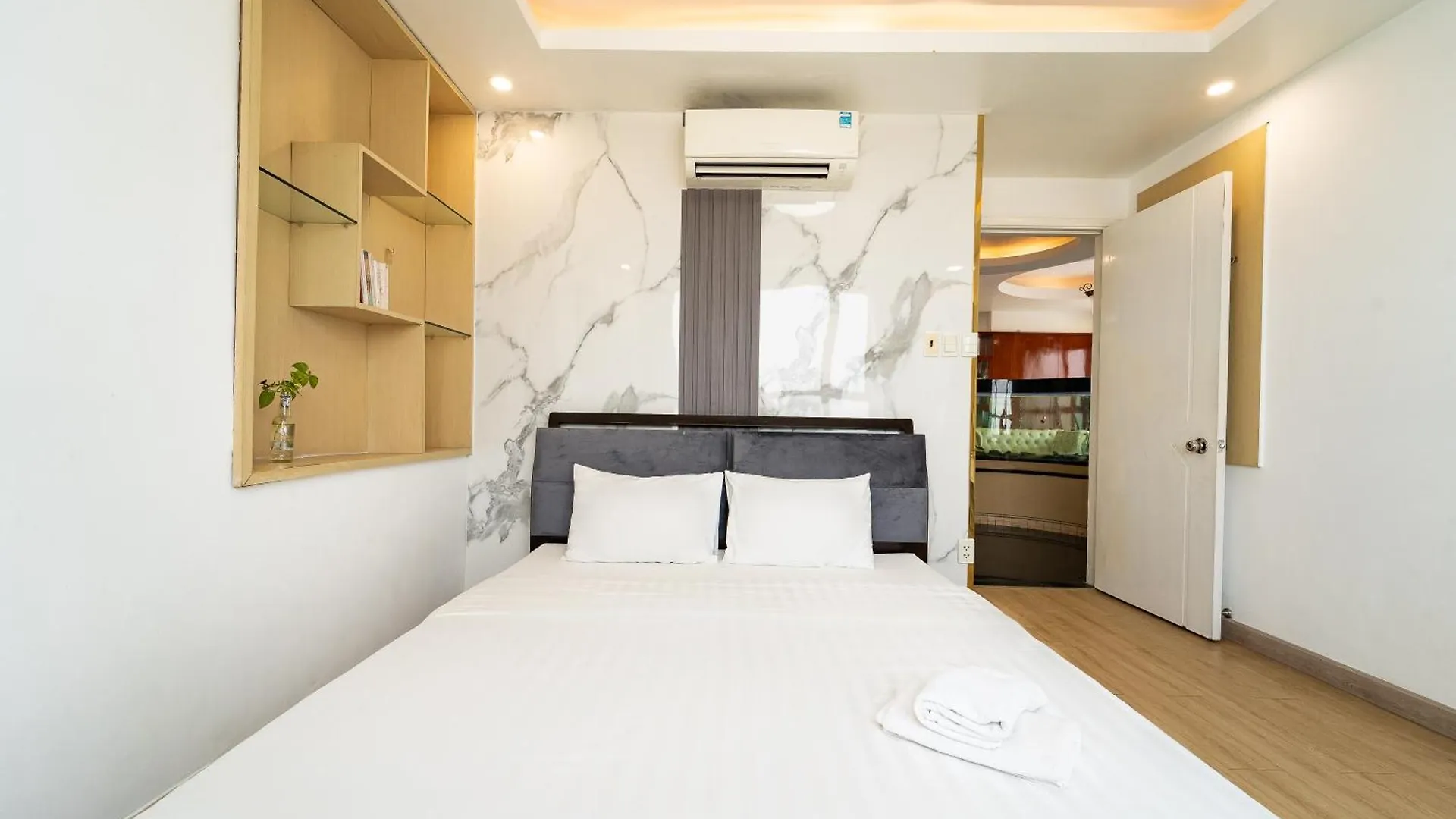 White Penthouse-Rooftop Pool Private -Central City Ho Chi Minh City 0*,