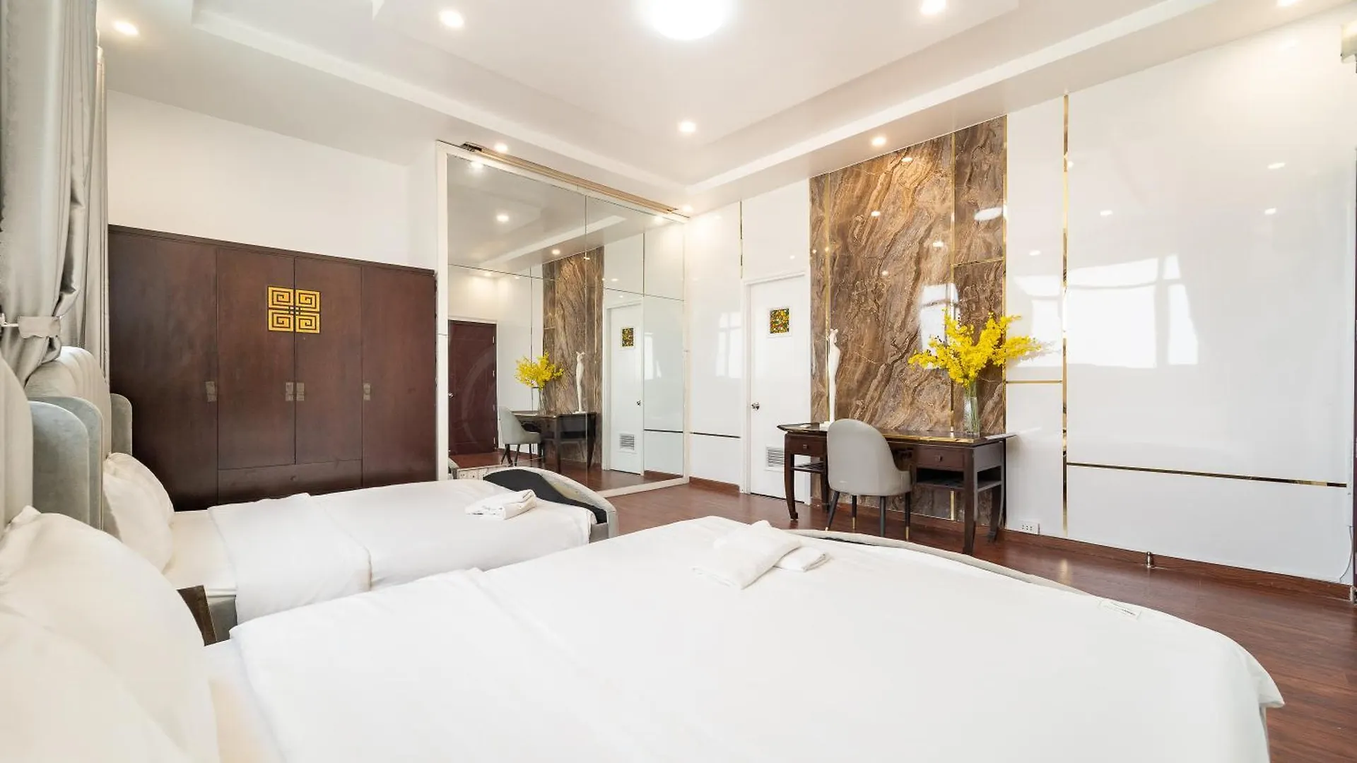 White Penthouse-Rooftop Pool Private -Central City Ho Chi Minh City Vietnam