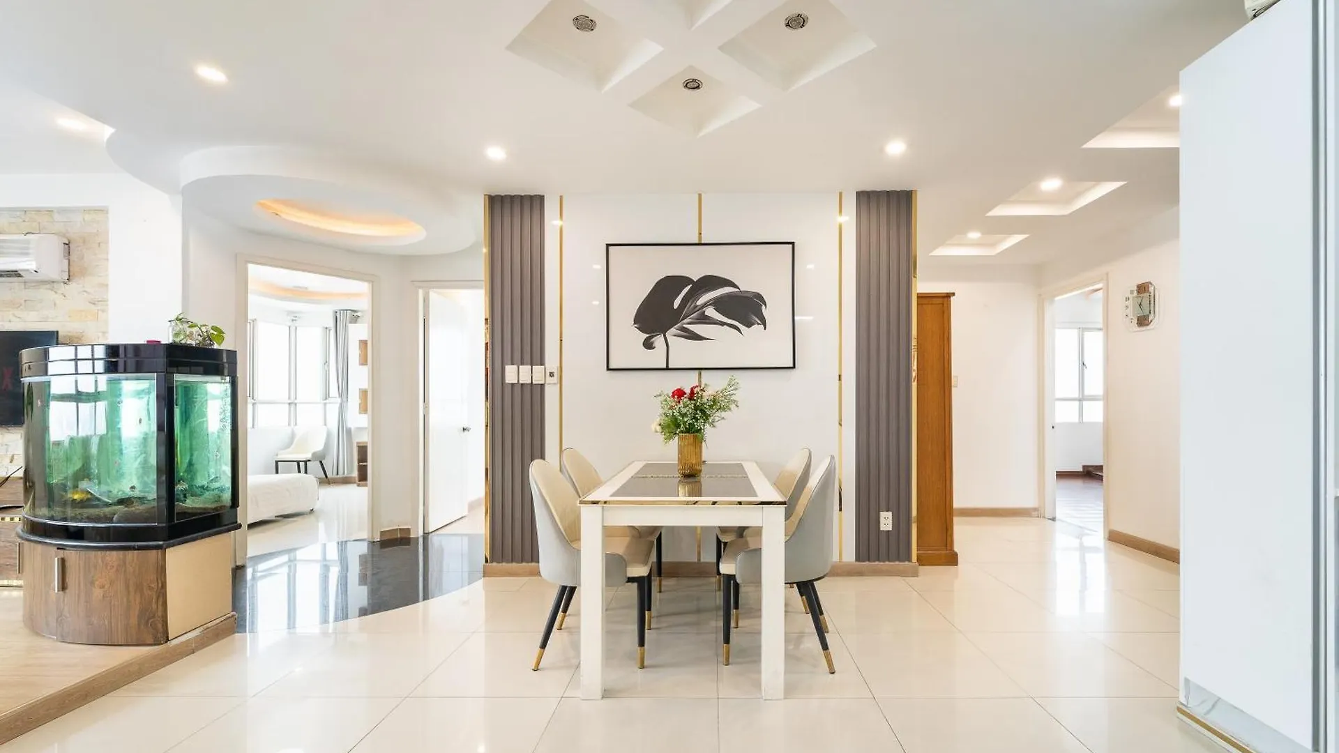 White Penthouse-Rooftop Pool Private -Central City Ho Chi Minh City