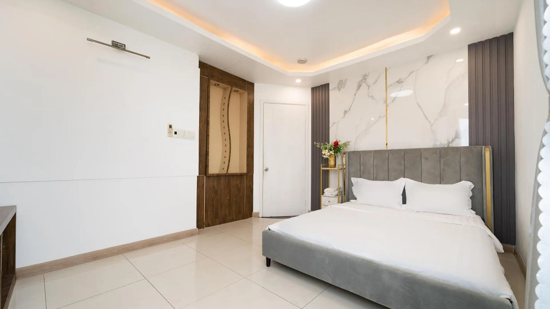 White Penthouse-Rooftop Pool Private -Central City Ho Chi Minh City 0*,