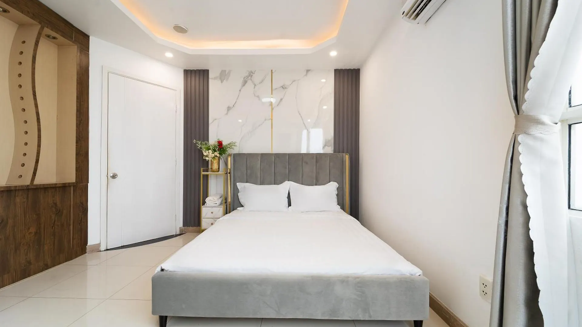 White Penthouse-Rooftop Pool Private -Central City Ho Chi Minh City